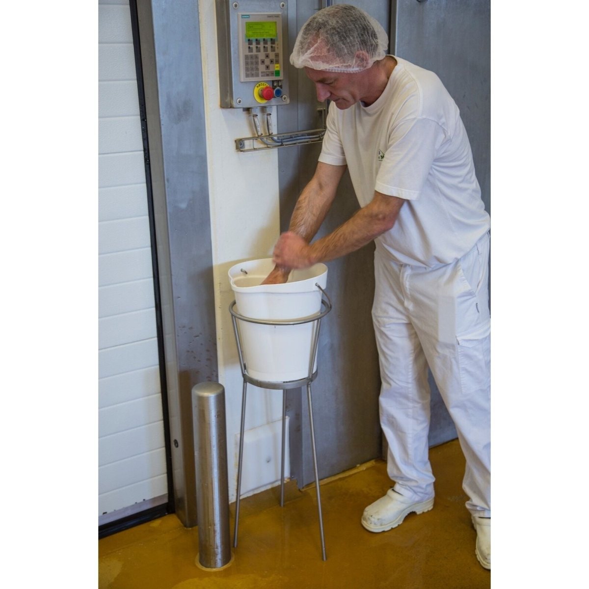 Vikan 5686 Hygiene Bucket 12 Litre Stainless Steel Handle – Colors - Auto Rae-Chem