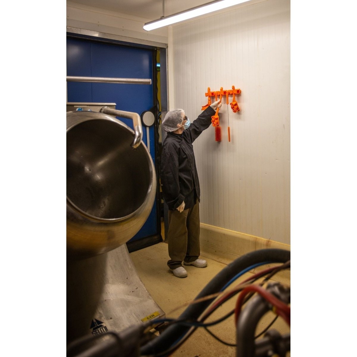 Vikan 5376 Tube Brush, Ø20 mm, 500 mm, Medium Choice of colour - Auto Rae-Chem