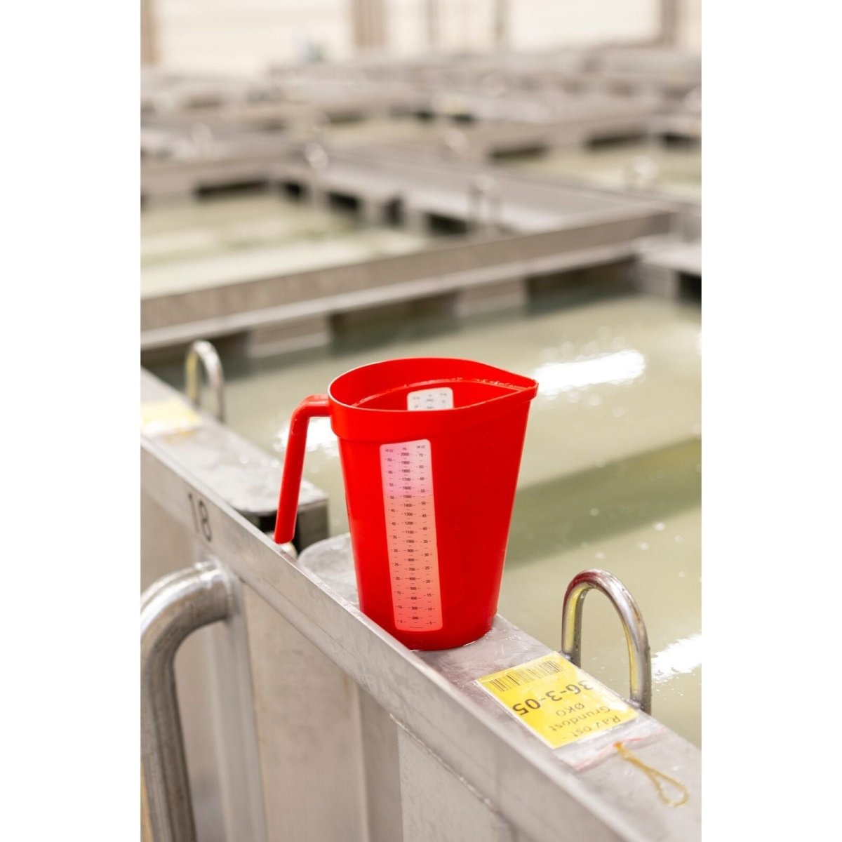 Vikan Measuring jug, 2 Litre, Choice of colour - Auto Rae-Chem