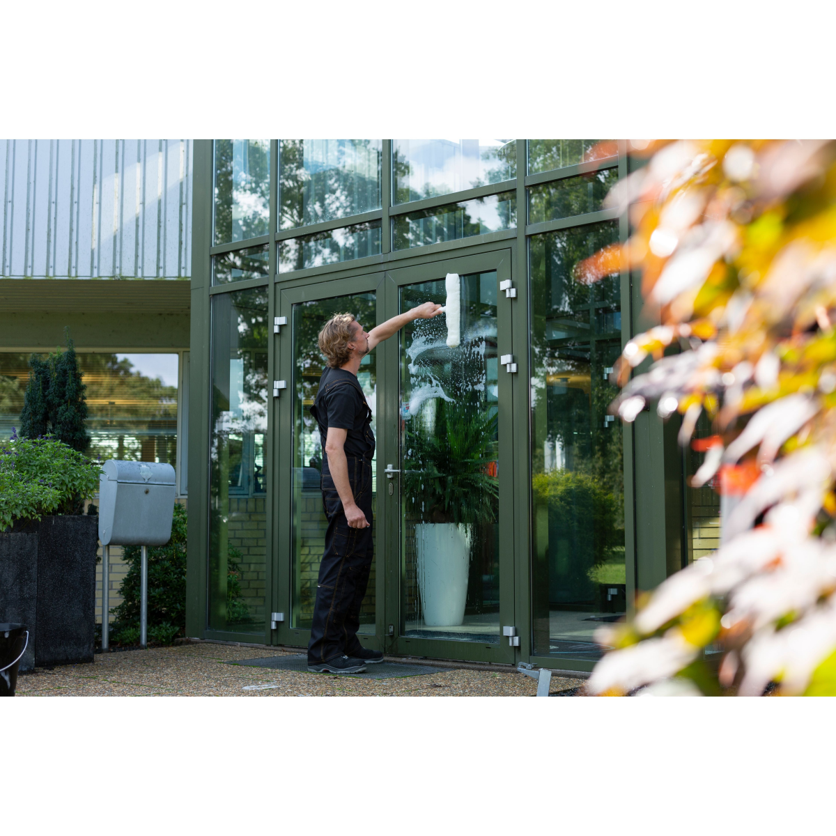 Vikan Wash Fleece Sleeve and option holder for cleaning windows and walls - Auto Rae-Chem