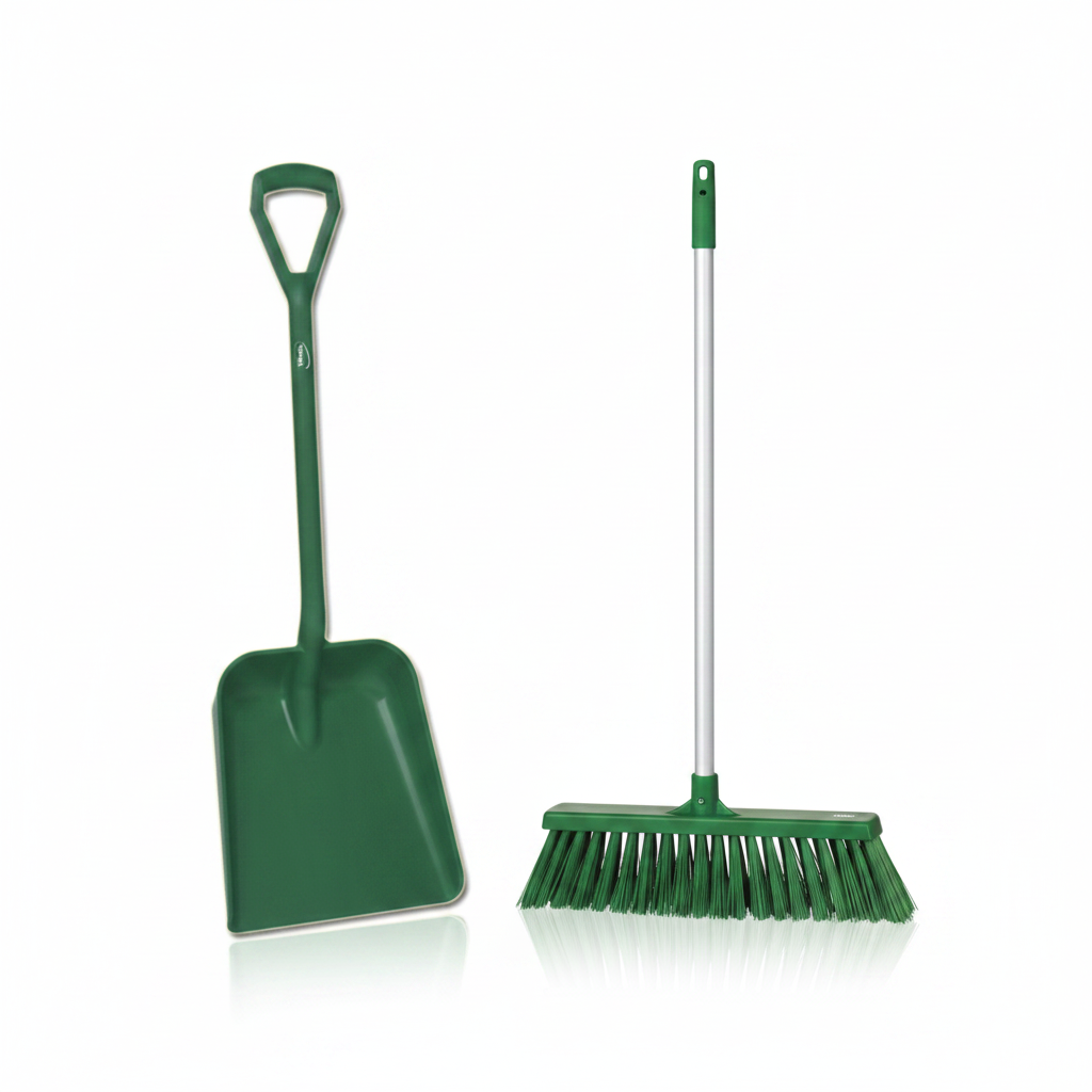 Vikan Winter Yard Kit in green — 5623 shovel and assembled 2920 broom with 2958 handle