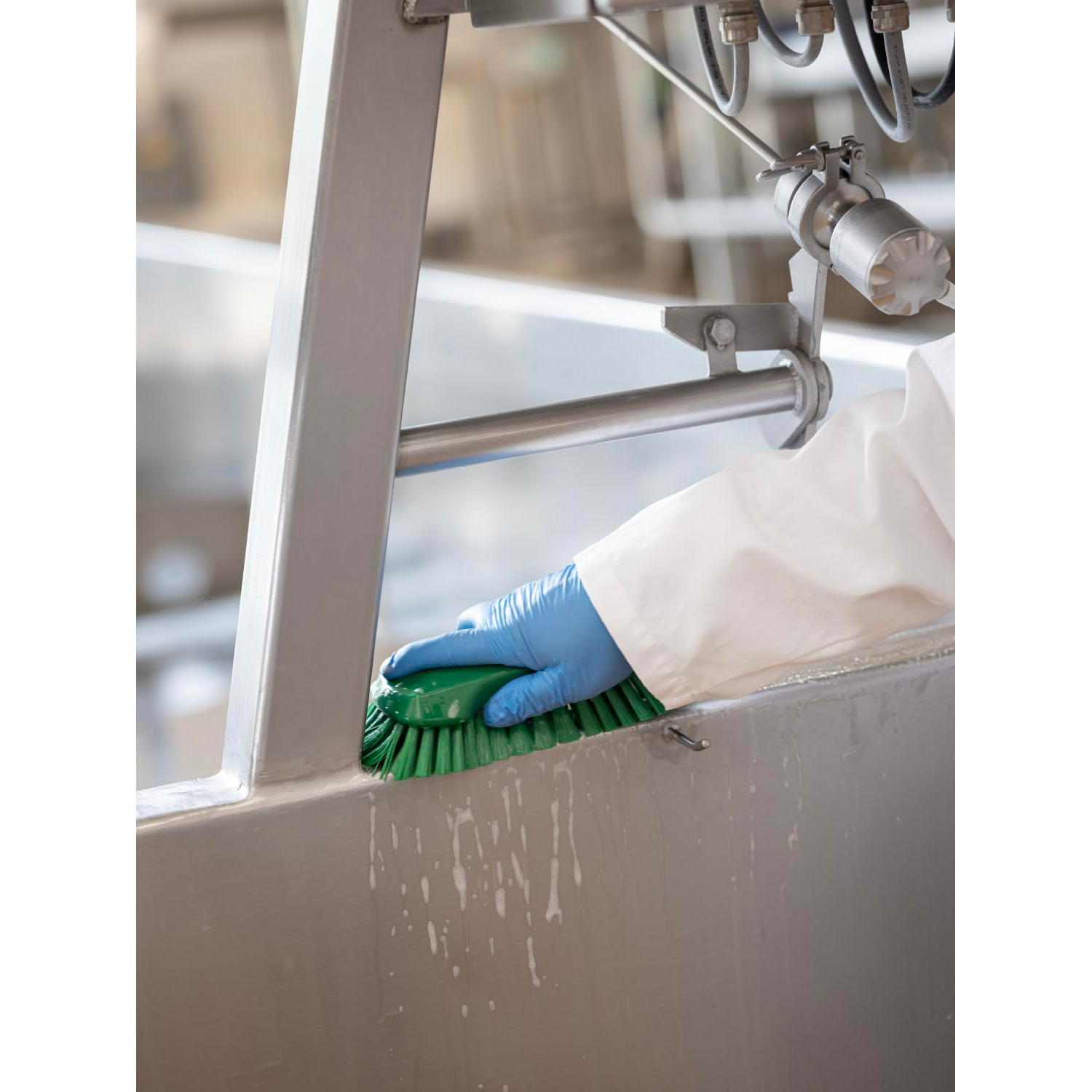 Vikan Brush, Polypropylene Polyester Stainless Steel, White, XL - View 5 | Auto Rae-Chem