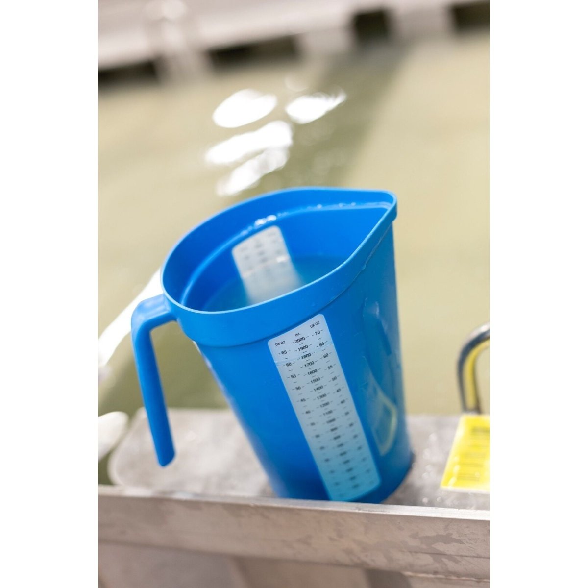 Vikan Measuring jug, 2 Litre, Choice of colour - Auto Rae-Chem
