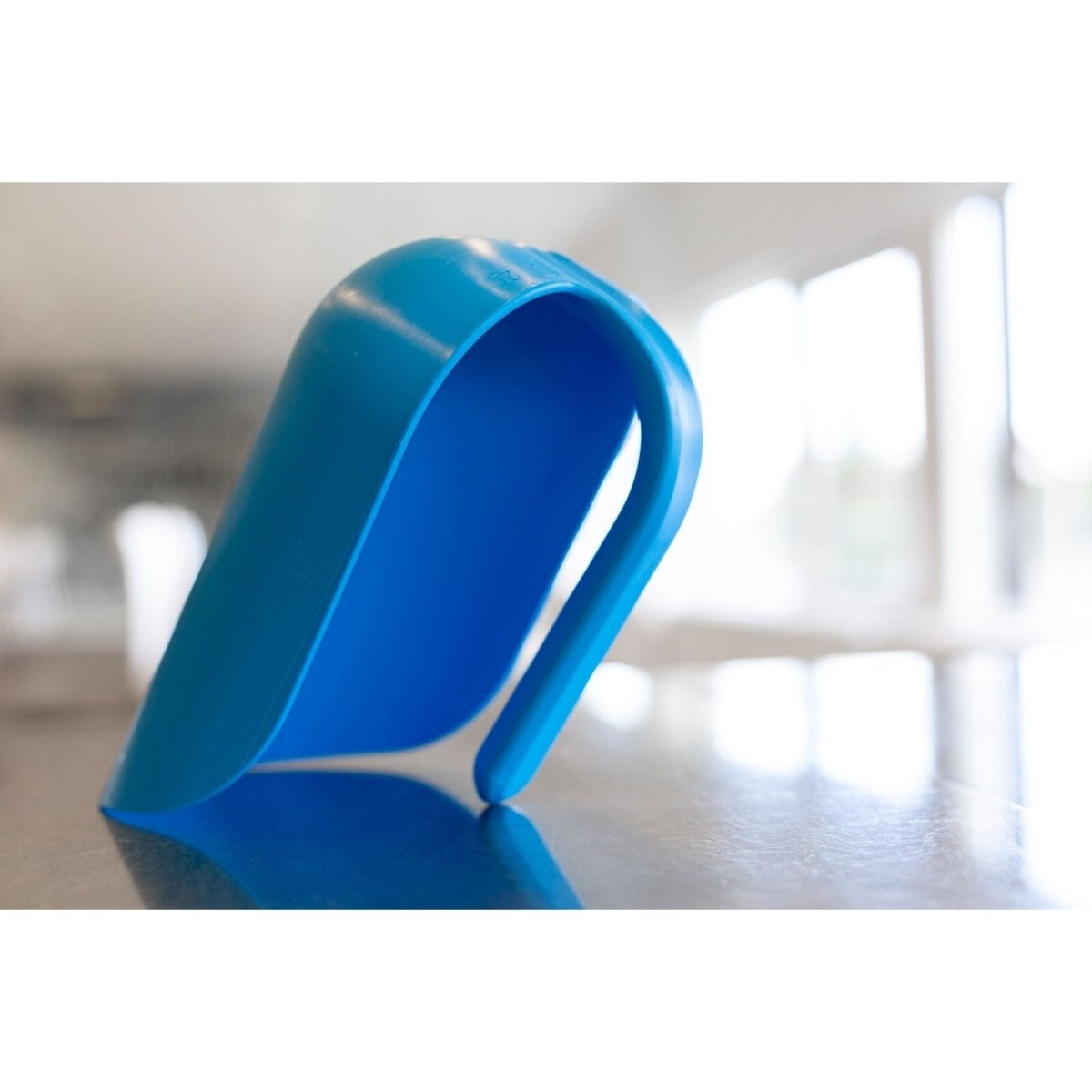 Vikan Ergonomic Feed Scoop 2L – Hygienic Food Grade Stable & Equestrian Tool (Colour Options) - Auto Rae-Chem