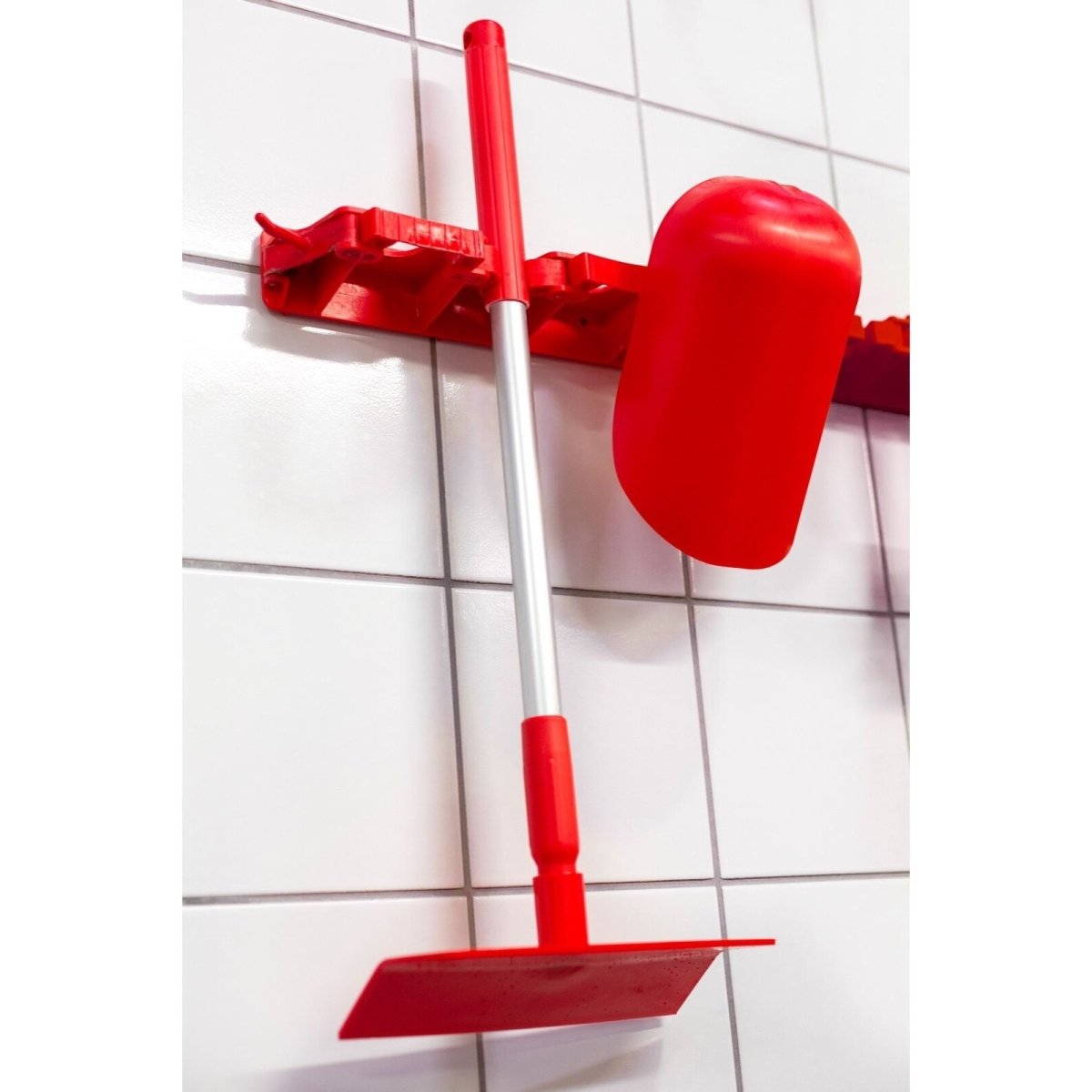 Vikan Ergonomic Feed Scoop 2L – Hygienic Food Grade Stable & Equestrian Tool (Colour Options) - Auto Rae-Chem