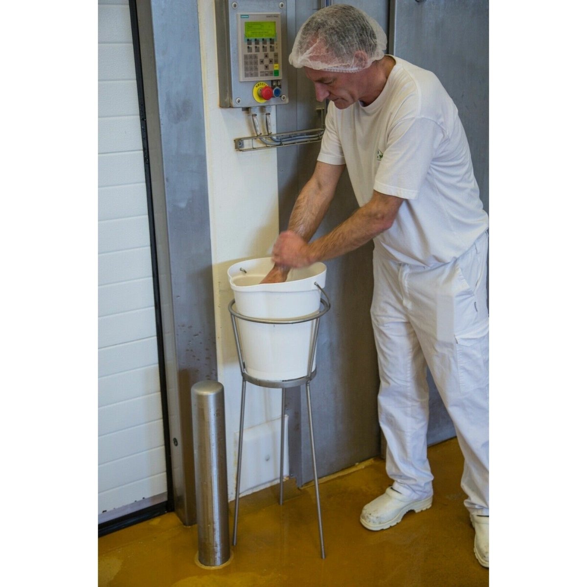 Vikan High Quality 12 Litre Bucket / Pail With Stainless Steel Handle 5686n - Auto Rae-Chem