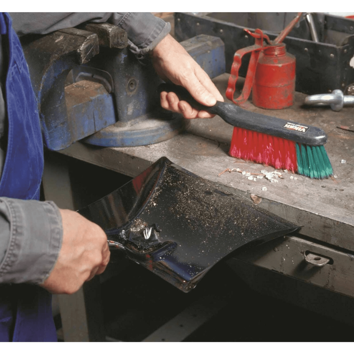Vikan 450252 Hand Brush, Slimline Interior Short Handle Soft 330 x110 x 40mm - Auto Rae-Chem