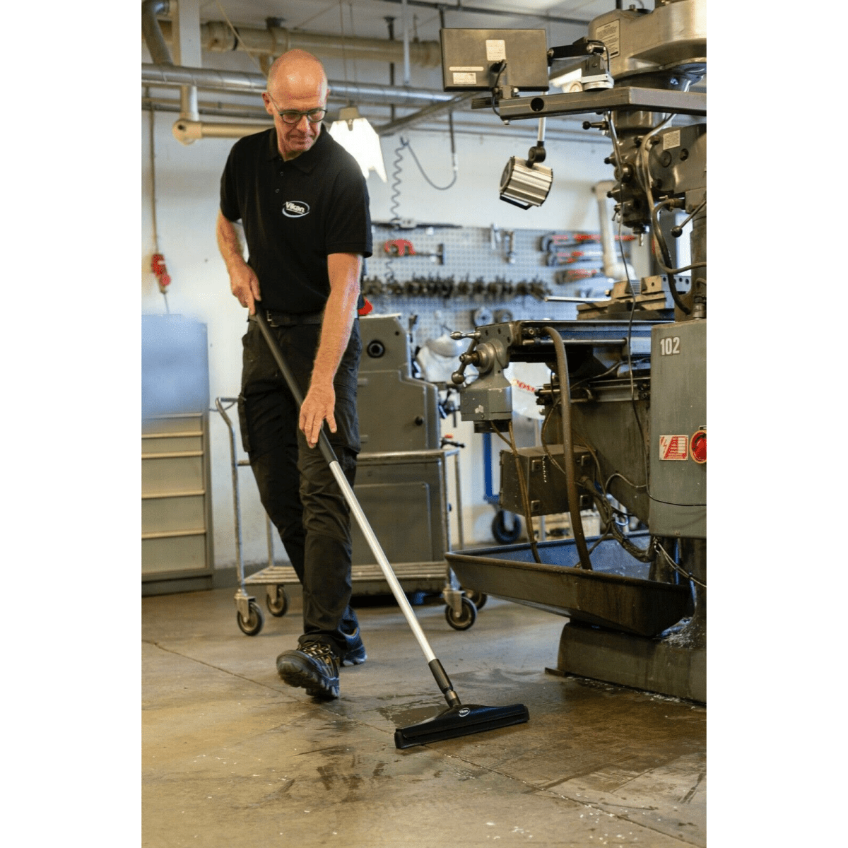 Vikan Floor Squeegee, 400 mm, Black - Auto Rae-Chem