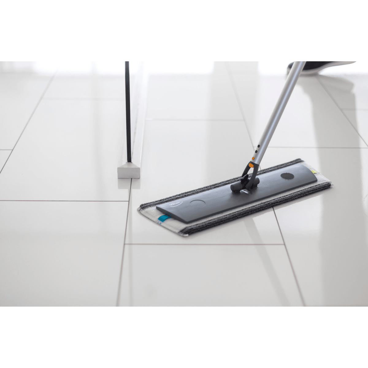 Vikan 547640 DampDry 31 microfiber mop, Hook & loop, 40 cm, Grey - Auto Rae-Chem