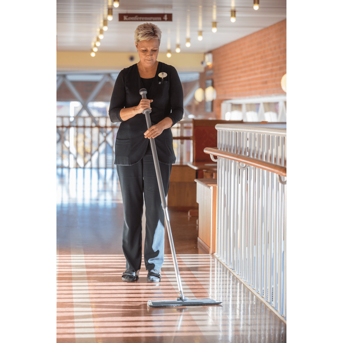 Vikan 547640 DampDry 31 microfiber mop, Hook & loop, 40 cm, Grey - Auto Rae-Chem